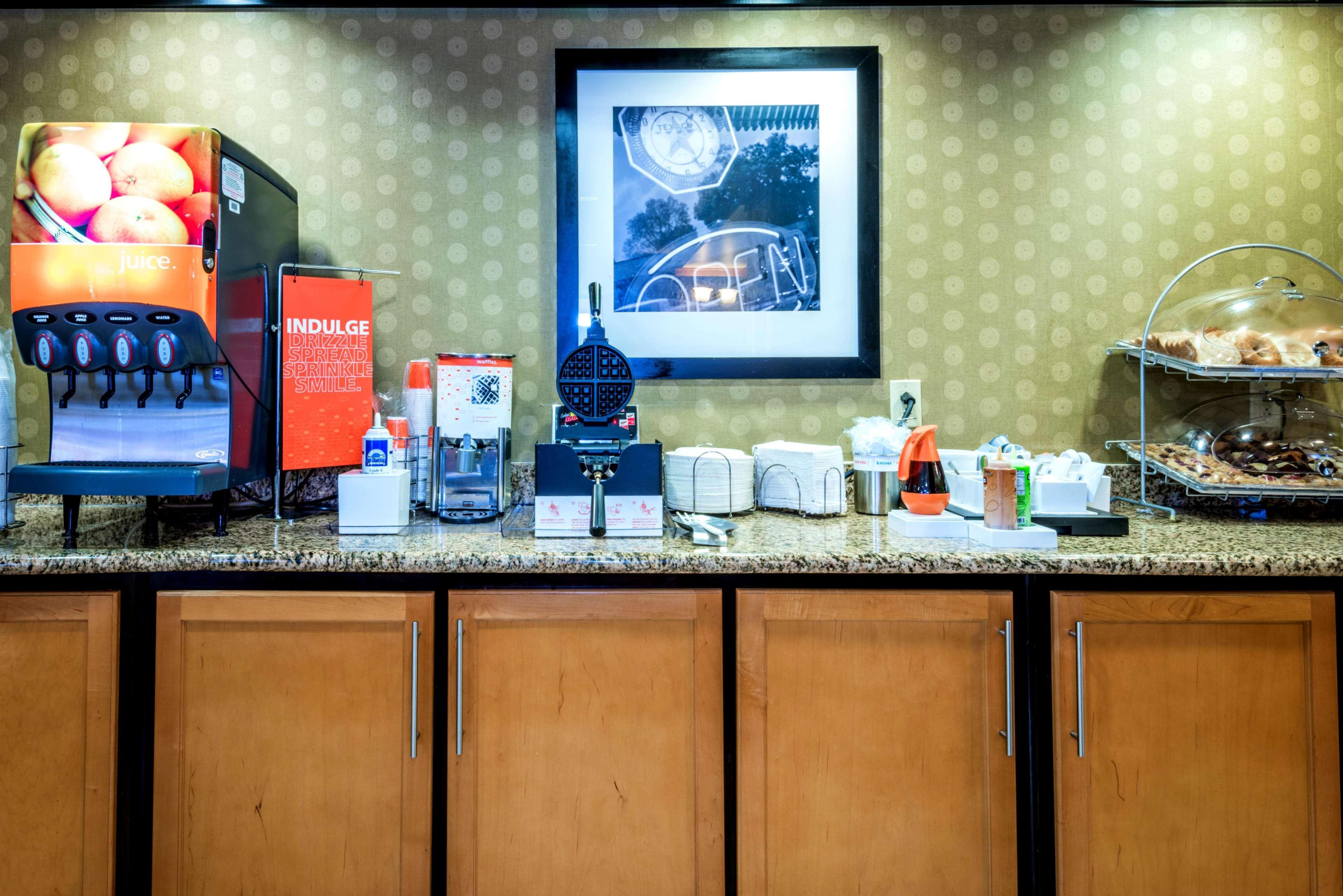 Hampton Inn & Suites Montgomery-Downtown Εξωτερικό φωτογραφία